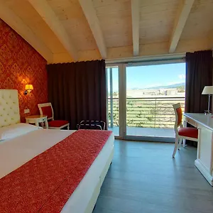 https://nuova-opera-rooms.hotelinveneto.com
